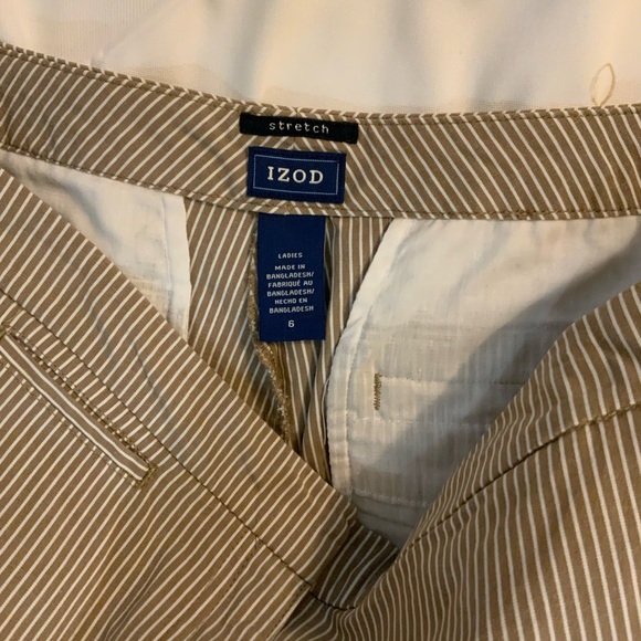 Cute Izod golf set. Two sleeveless polos and flat front shorts. Size M & 6 - Picture 4 of 5